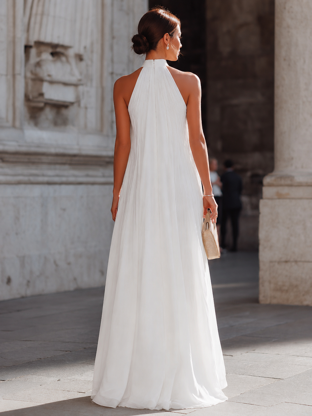 Robe longue Zafren blanche plissée à col licou