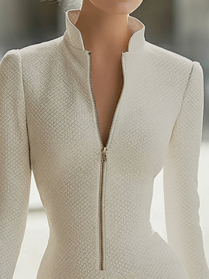 Robe courte Zafren beige à fermeture éclair sur le devant