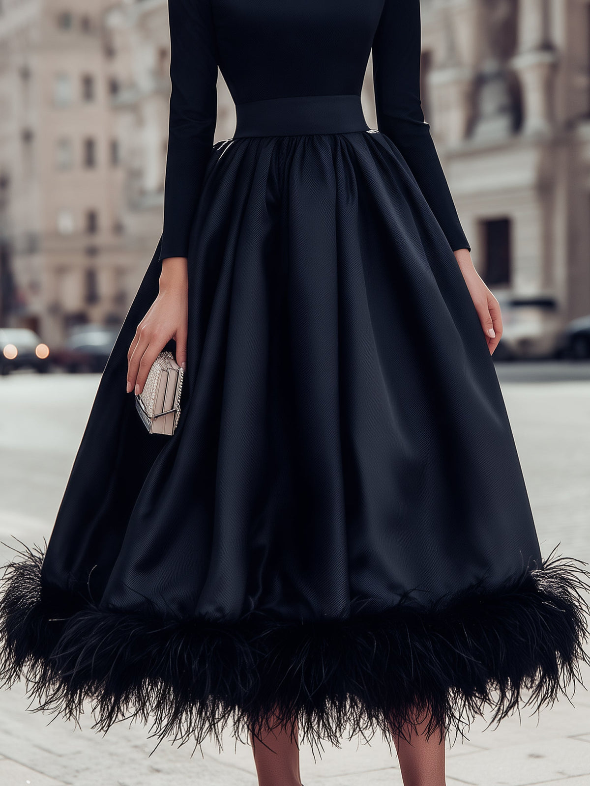 Robe midi noire à ourlet en plumes Zafren