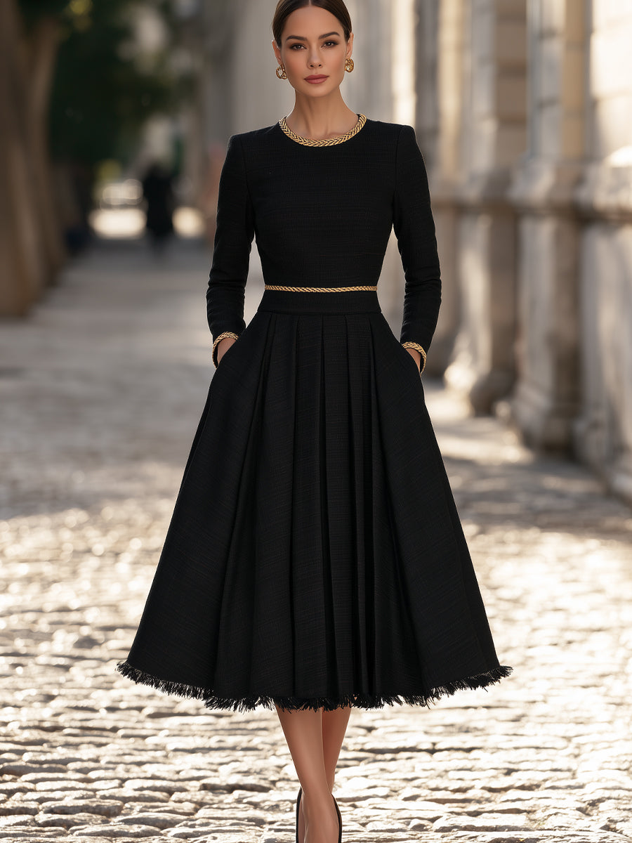 Robe Zafren noire en tweed avec bordures dorées