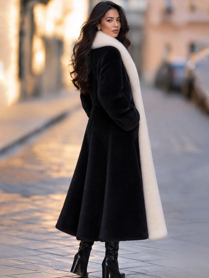 Cappotto Zafren in finta pelliccia nera e avorio