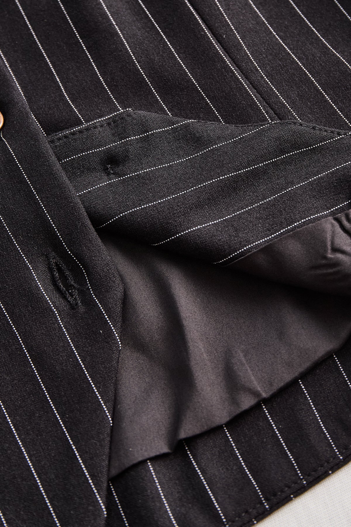Haut corset noir Zafren à fines rayures et à licou