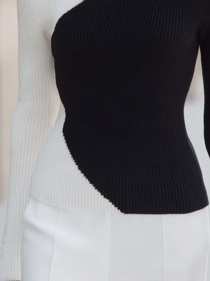 Maglione Zafren bianco e nero con spalle scoperte