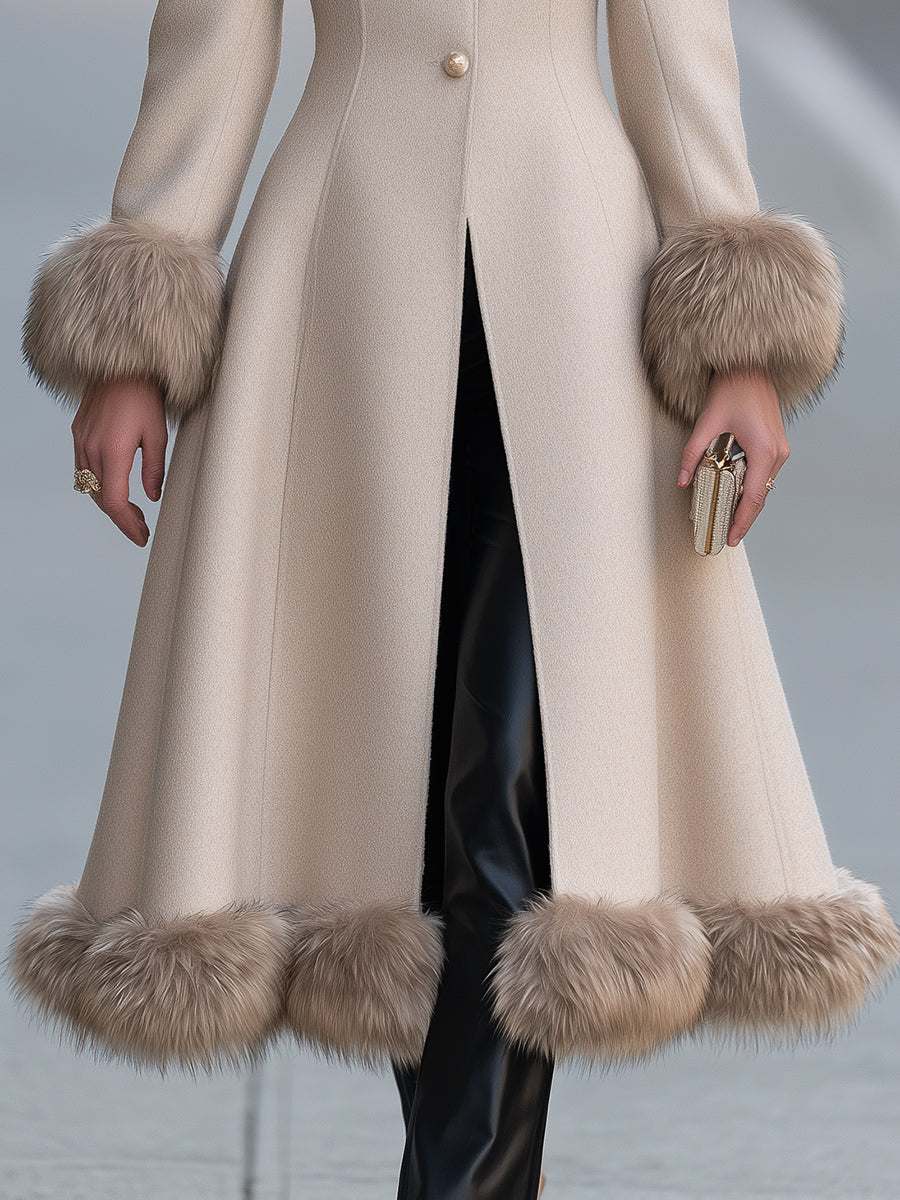 Cappotto svasato Zafren color crema con bordo in pelliccia
