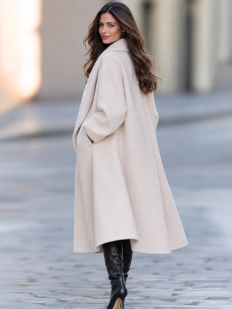 Cappotto Zafren oversize color avorio con collo a scialle