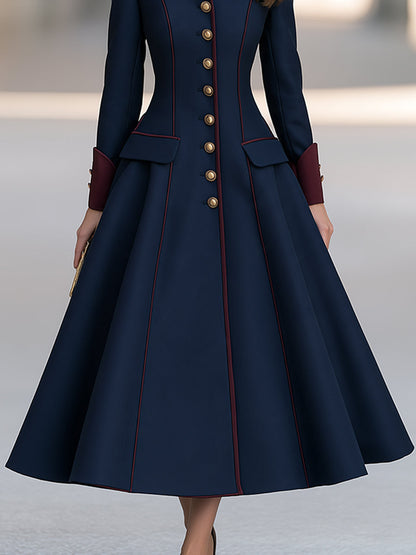 Cappotto Zafren blu navy a linea A con finiture bordeaux