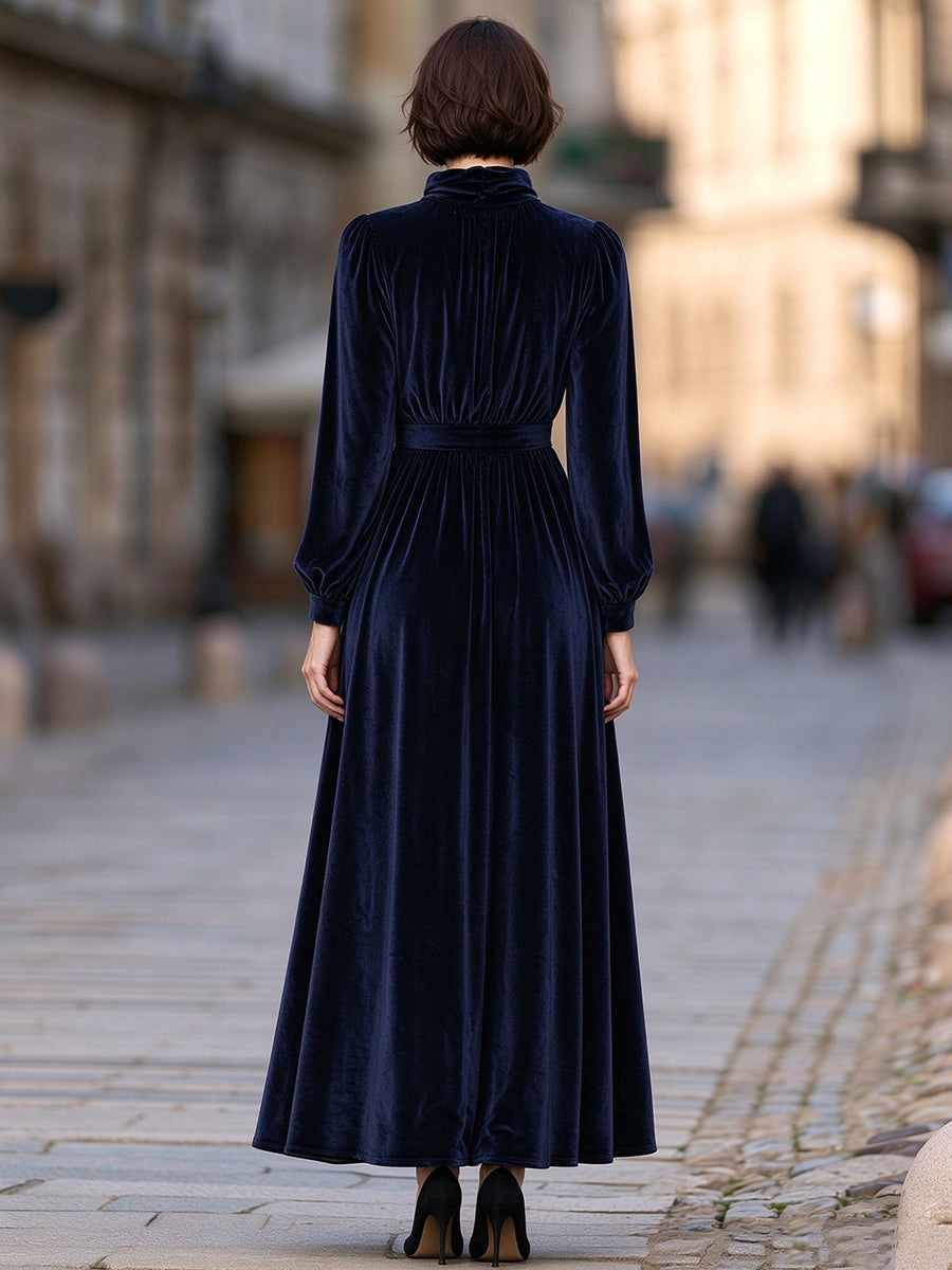 Robe longue Zafren bleu marine en velours à col montant