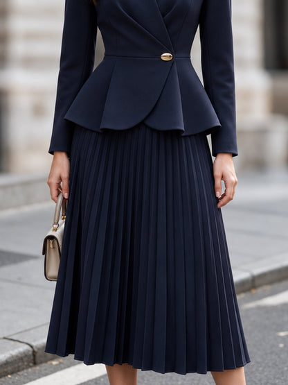 Tailleur Zafren blu navy con gonna a pieghe e baschina