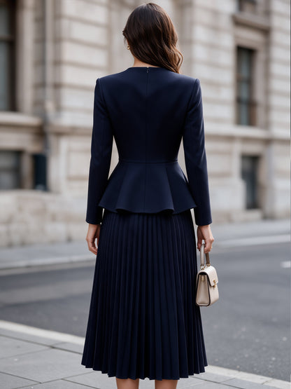 Tailleur Zafren blu navy con gonna a pieghe e baschina