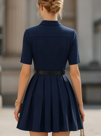 Robe Zafren bleu marine à plis et fermeture éclair sur le devant