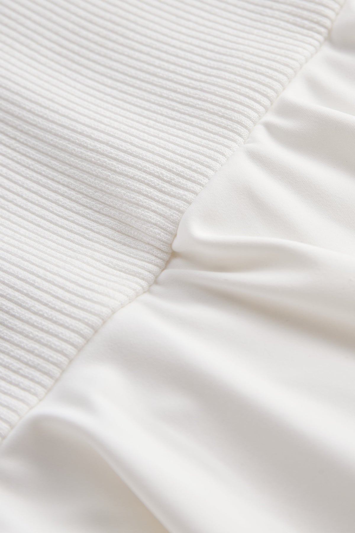 Robe patineuse Zafren blanche côtelée et plissée